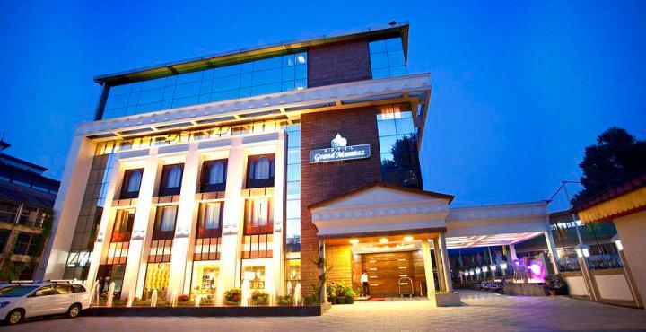 Hotel Radisson Srinagar Exteriér fotografie