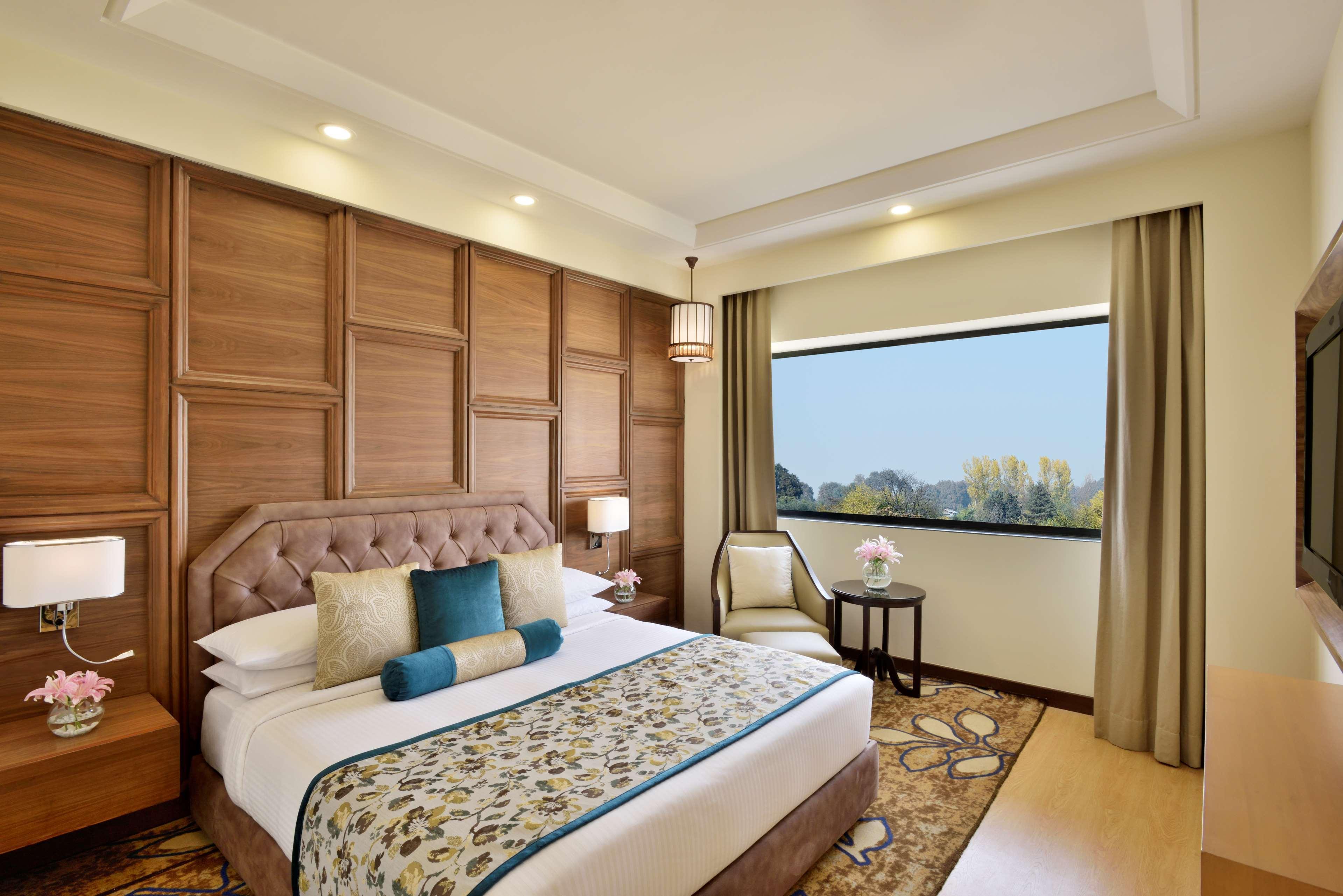 Hotel Radisson Srinagar Exteriér fotografie