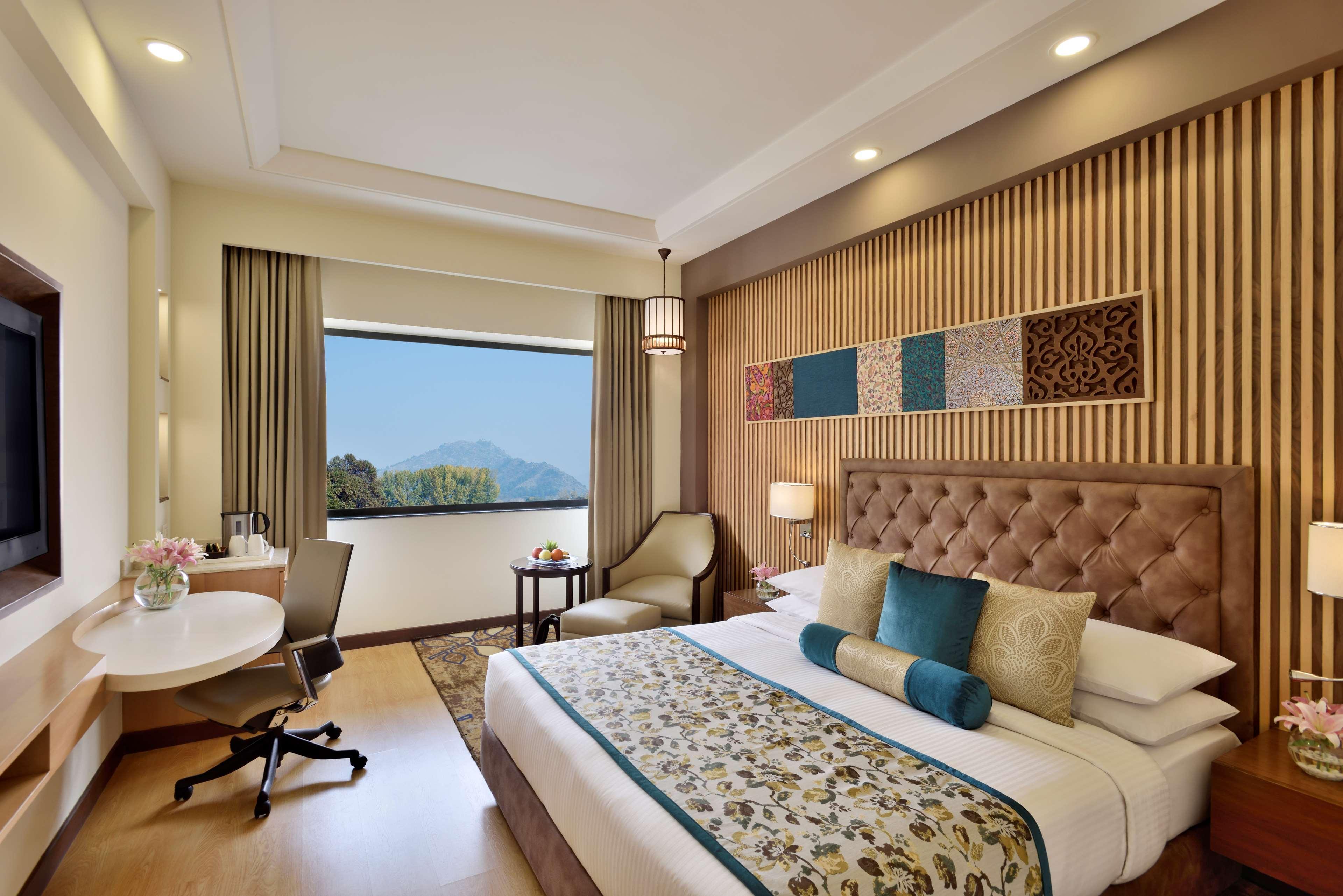 Hotel Radisson Srinagar Exteriér fotografie