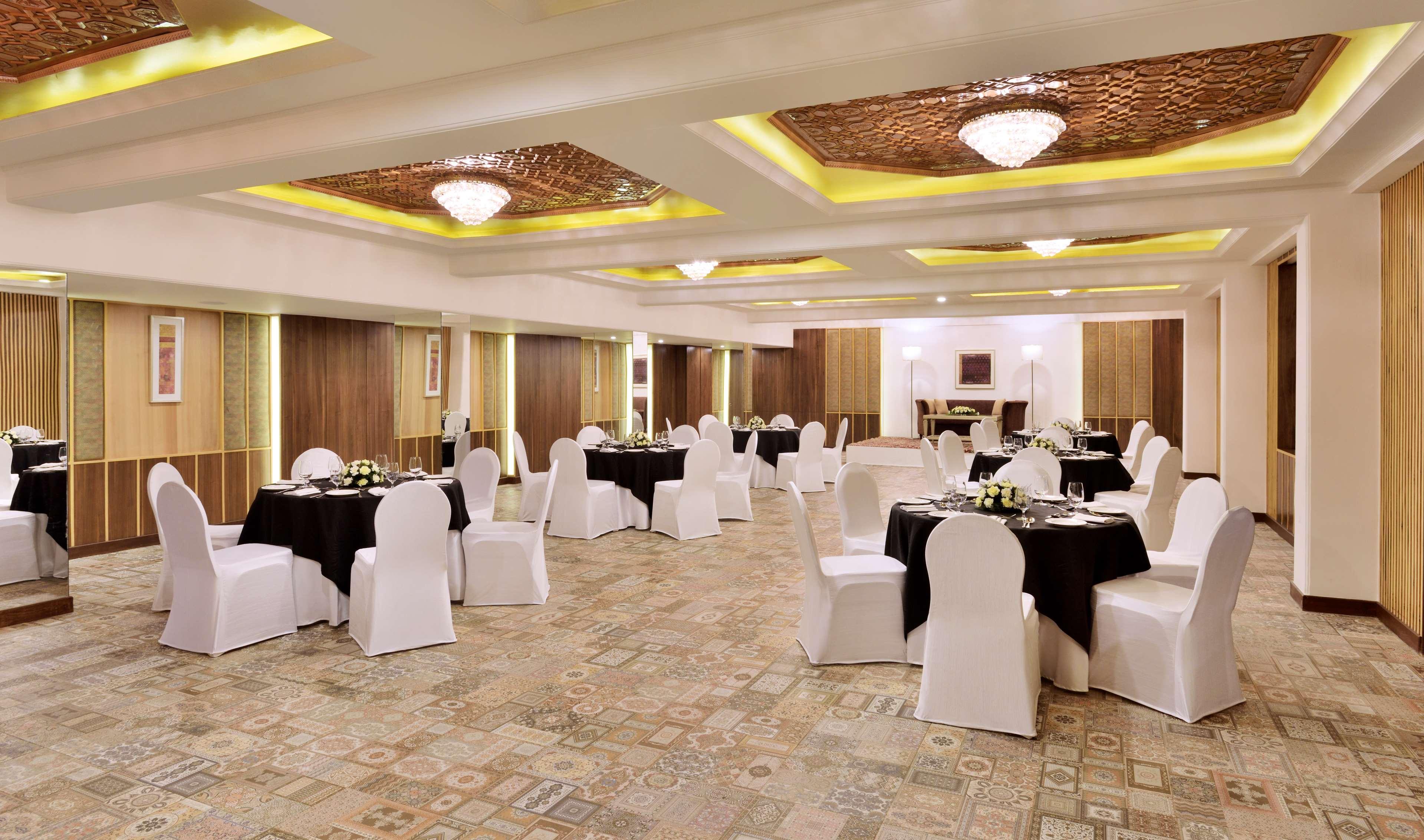 Hotel Radisson Srinagar Exteriér fotografie