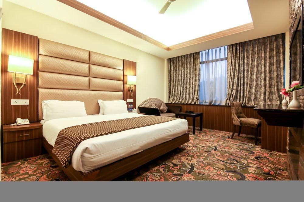 Hotel Radisson Srinagar Exteriér fotografie