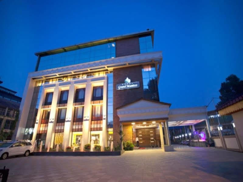 Hotel Radisson Srinagar Exteriér fotografie