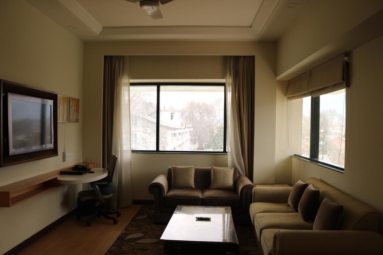 Hotel Radisson Srinagar Exteriér fotografie