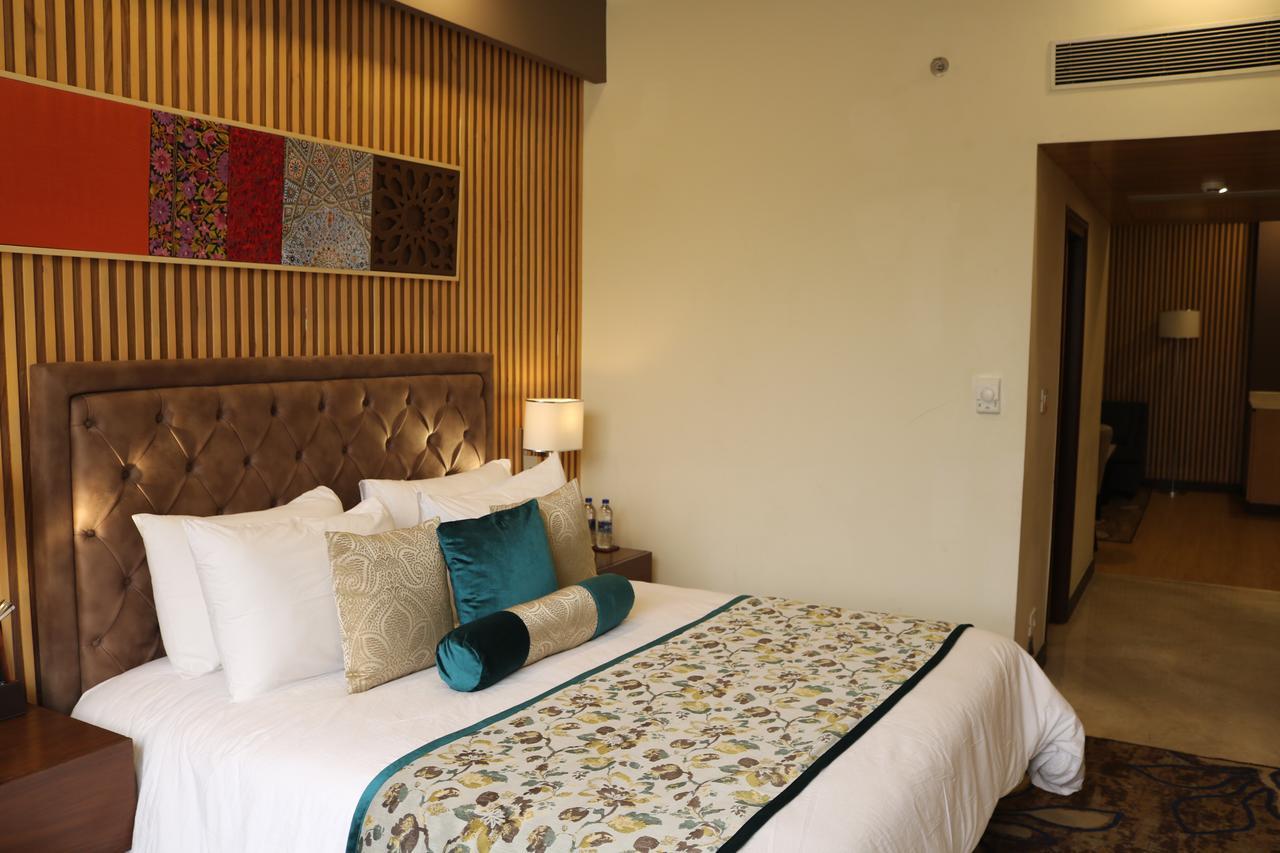 Hotel Radisson Srinagar Exteriér fotografie