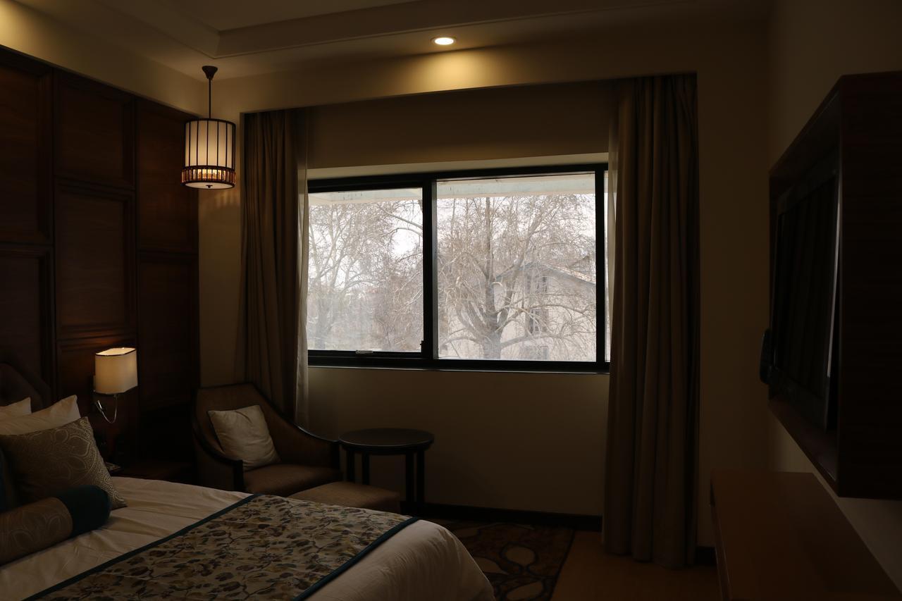 Hotel Radisson Srinagar Exteriér fotografie