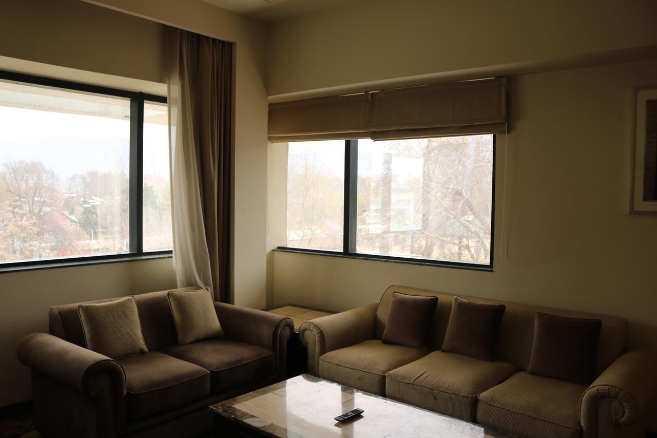 Hotel Radisson Srinagar Exteriér fotografie