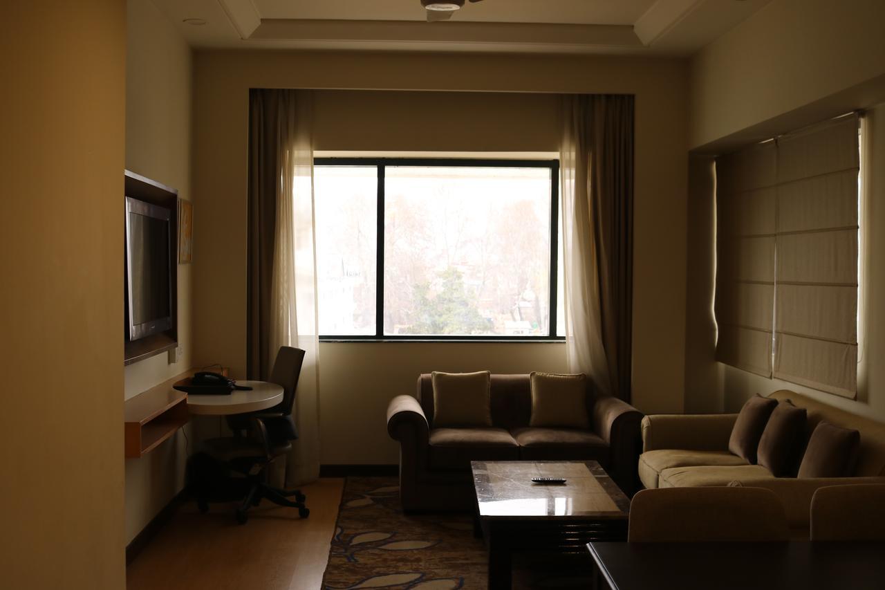 Hotel Radisson Srinagar Exteriér fotografie