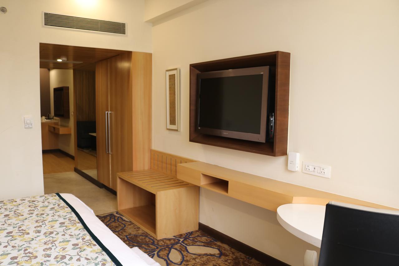 Hotel Radisson Srinagar Exteriér fotografie