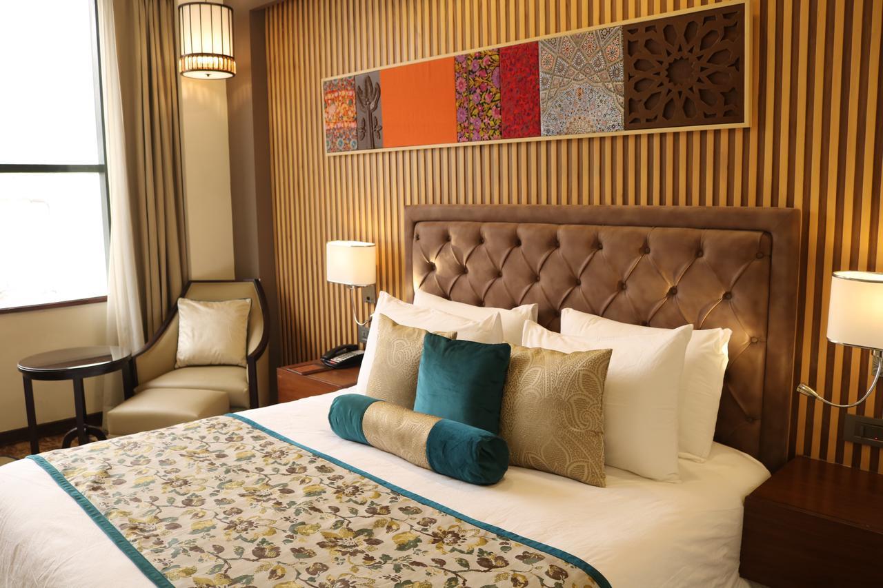 Hotel Radisson Srinagar Exteriér fotografie